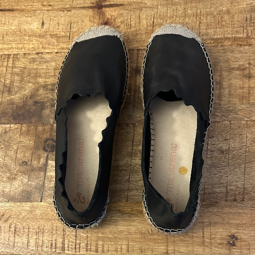 MACARENA Black Scalloped Leather Espadrille 1 inch platform Flats - Women 8